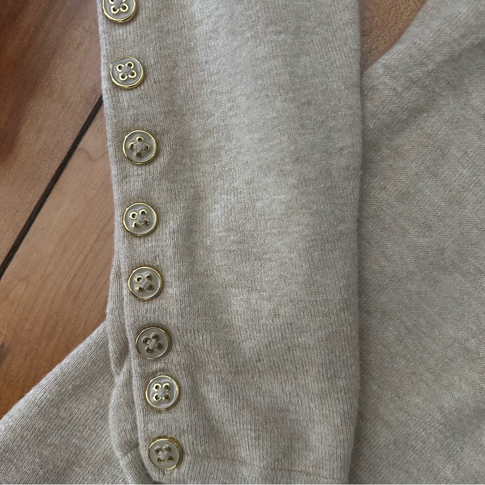 J McLaughlin Jamey Sweater XS Oatmeal Crewneck Button Trim Raglan Coastal Preppy - Picture 4 of 8